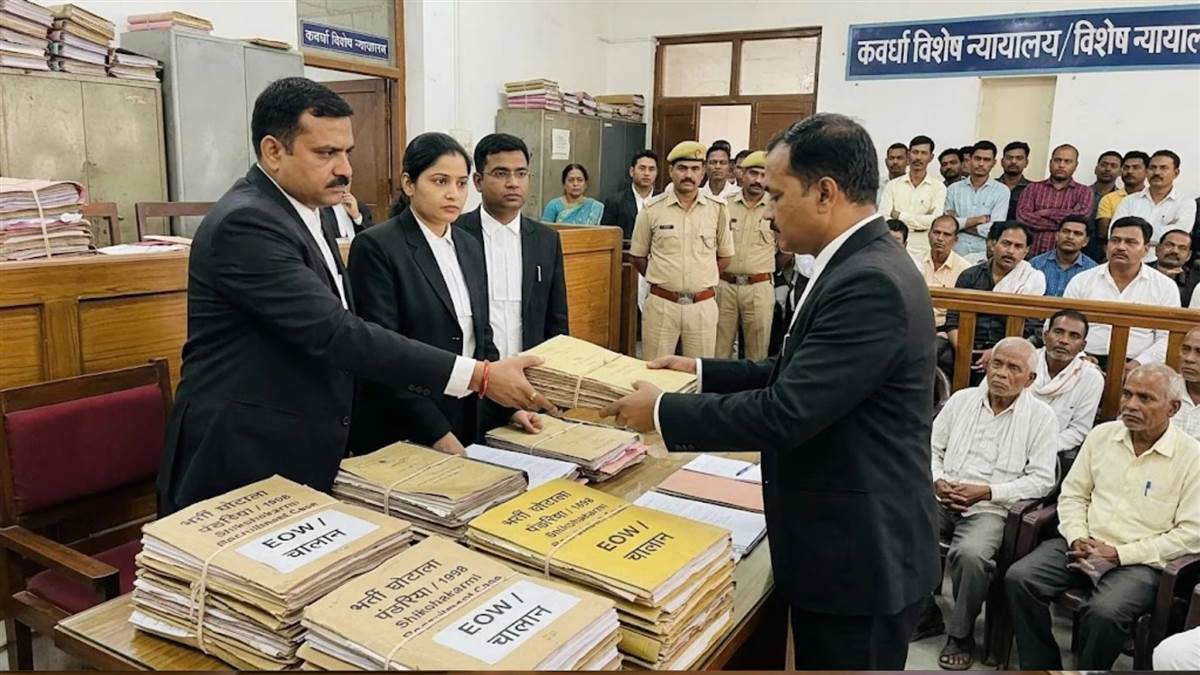 28 साल पुराने शिक्षाकर्मी भर्ती घोटाले में EOW ने पेश किया 1000 पन्नों का चालान, 22 लोगों पर गिरेगी गाज