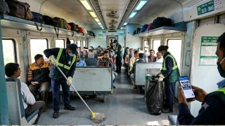 रेलवे की पहल से अब जनरल कोच में भी मिलेगी एसी और स्लीपर जैसी साफ-सफाई, AI वॉर रूम से निगरानी
