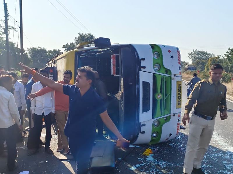 मंदसौर में बस दुर्घटना : जावरा के सोहनगढ़ से दलौदा आ रही बारात की बस पलटी, 10 घायल