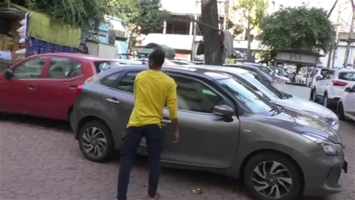 MP News: मध्य प्रदेश में लागू होगी पार्किंग नीति, वाहन खरीदते समय बताना होगा रखने का स्थान