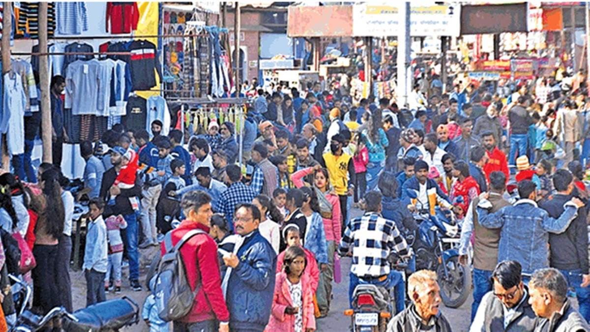 Gwalior Mela 2023 आरटीओ बोले डीलर शोरूम तो बनाएं, हम तो टेबलकुर्सी