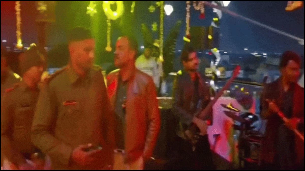 Indore में हाई प्रोफाइल पार्टी के बीच पहुंची पुलिस, टीआई ने सिंगर से माइक छीना और बोले- आज से यह फ्लोर सील