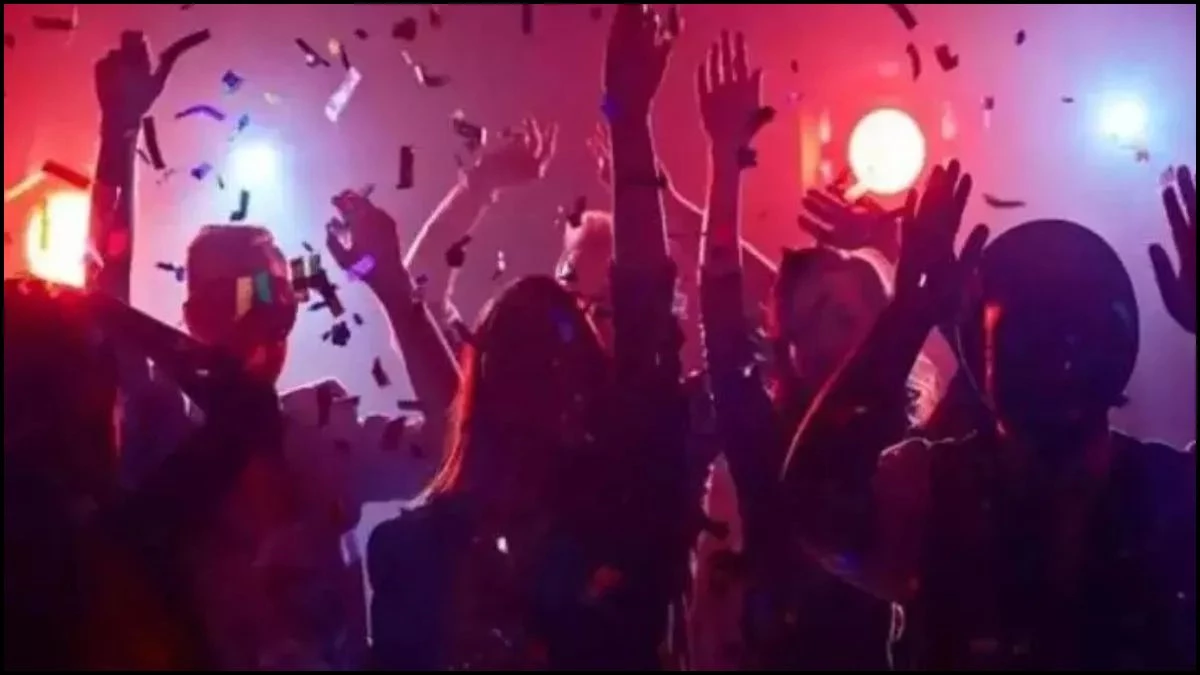 Indore में जन्मदिन का जश्न पड़ा भारी... पुलिस ने पार्टी में मारा छापा, बर्थ-डे बॉय फरार, रिसोर्ट मैनेजर गिरफ्तार