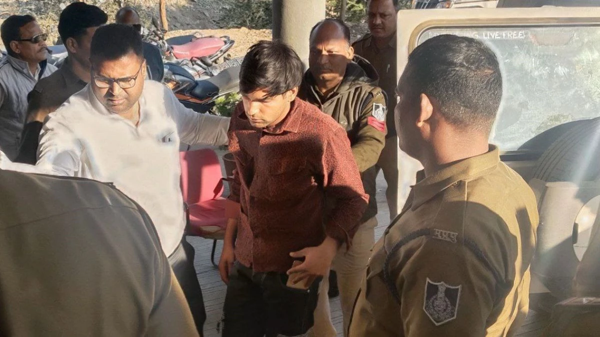 कॉलेज बस में भजन सुनने को लेकर विवाद, मुस्लिम युवकों ने कैंटिन में हिंदू छात्रों से की मारपीट