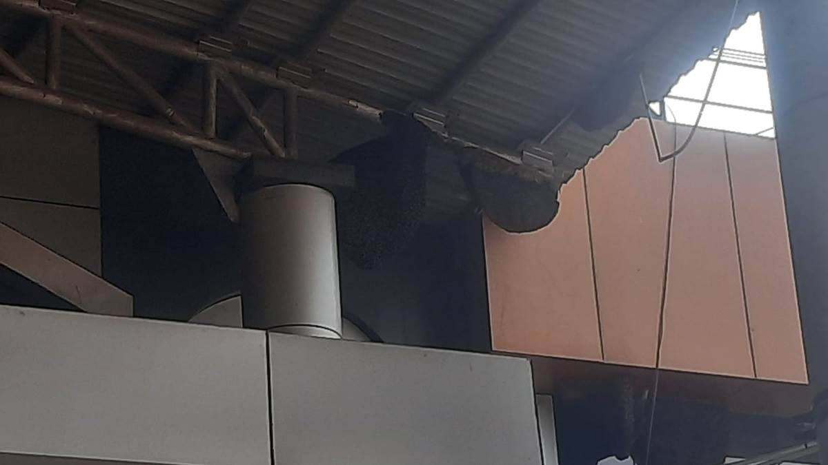 Railway News Bilaspur: यात्रियों के लिए खतरा बने जोनल स्टेशन के मधुमक्खी