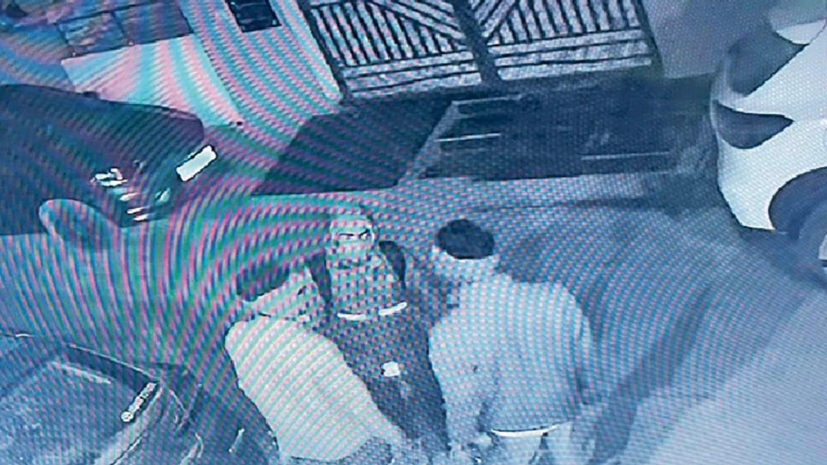 ग्वालियर जिले की गोकुलधाम सोसाइटी में घुसे बदमाश, फायरिंग कर डराया और लाखों रुपये का माल ले गए