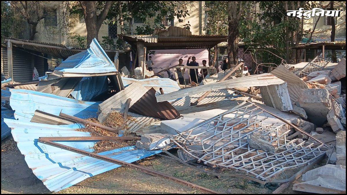 इंदौर में अवैध निर्माण पर चला प्रशासन का बुलडोजर, 20 हजार वर्गफीट जमीन कराई मुक्त, गूगल सैटेलाइट इमेज से खुला राज