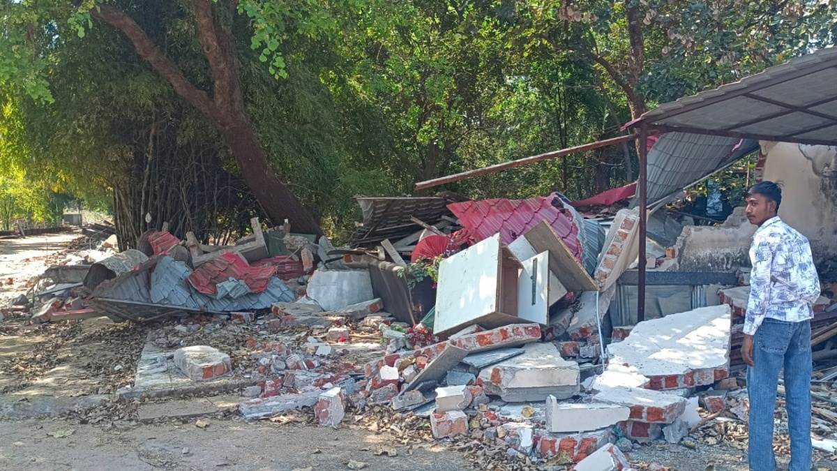 भोपाल के बड़ा तालाब के कैचमेंट में बने अवैध पक्के निर्माण जमींदोज, हलालपुर में बुलडोजर एक्शन