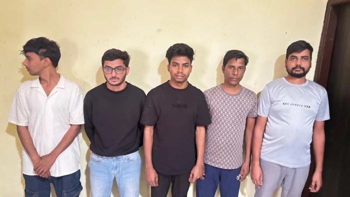 रायपुर-गोवा-दुबई सट्टा नेटवर्क के खिलाफ पुलिस की बड़ी कार्रवाई, 7 सटोरिए गिरफ्तार; बैंक खाते और मोबाइल लैपटॉप जब्त