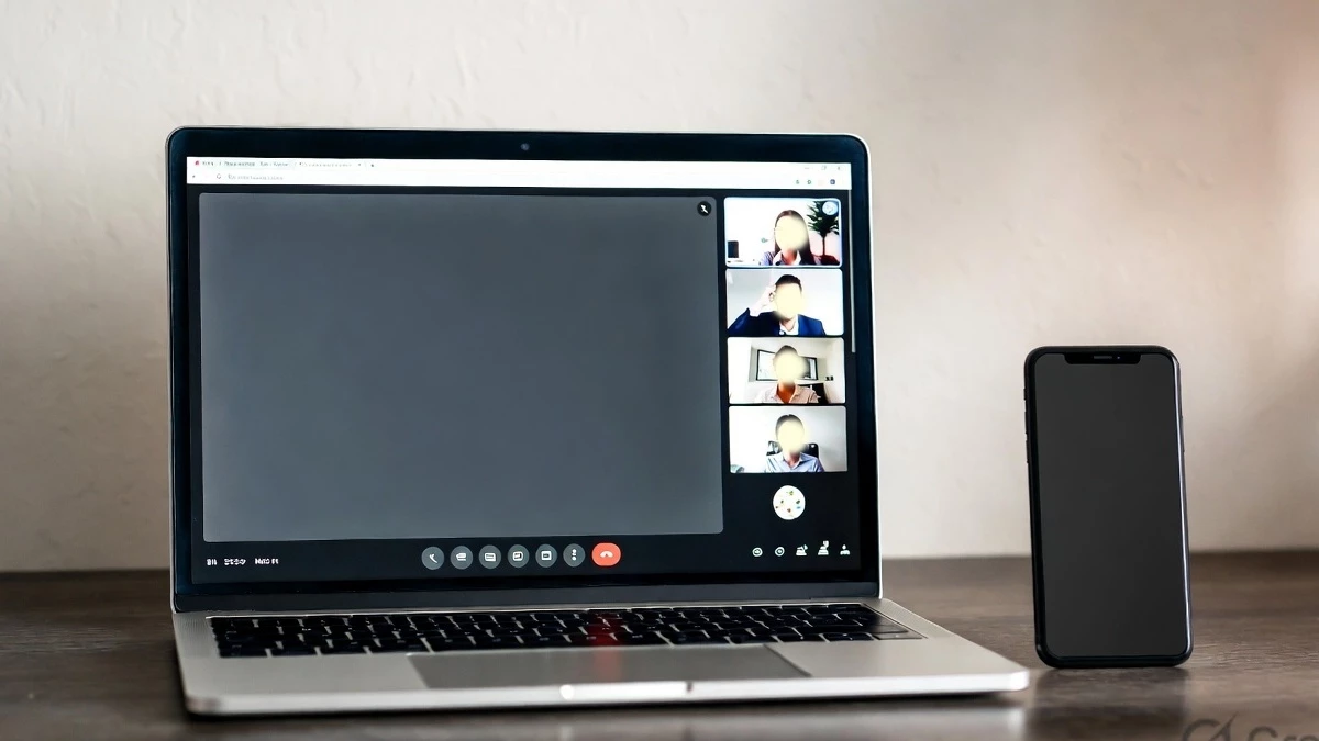 कलेक्टर की वीसी में माइक चालू रखकर अनर्गल बातें करना शिक्षकों को पड़ा महंगा, वेतन कटा