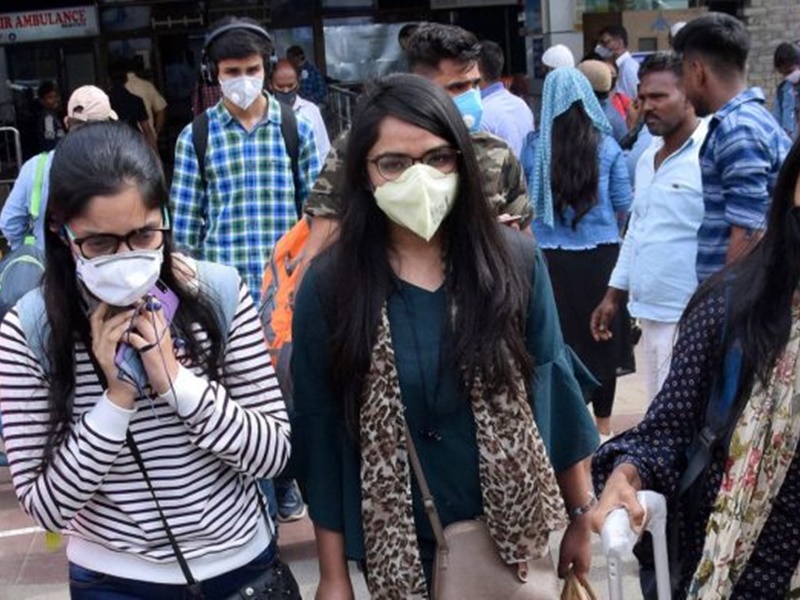 फिर बेकाबू हुआ कोरोना, 2021 में पहली बार एक दिन में 300+ मौत, 24 घंटों में 62,714 नए केस