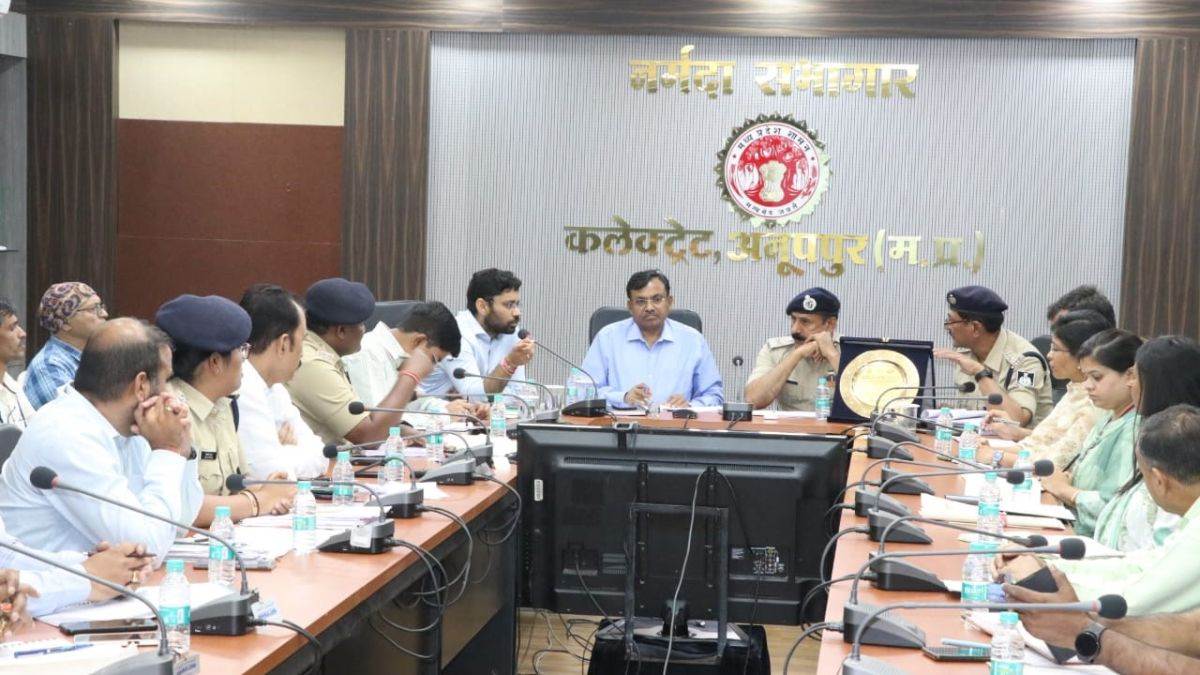 Lok Sabha Election 2024: अधिकारी-कर्मचारियों पर कमिश्नर सख्त, बोले- तीन दिनों में सभी शस्त्र थानों में कराएं जमा