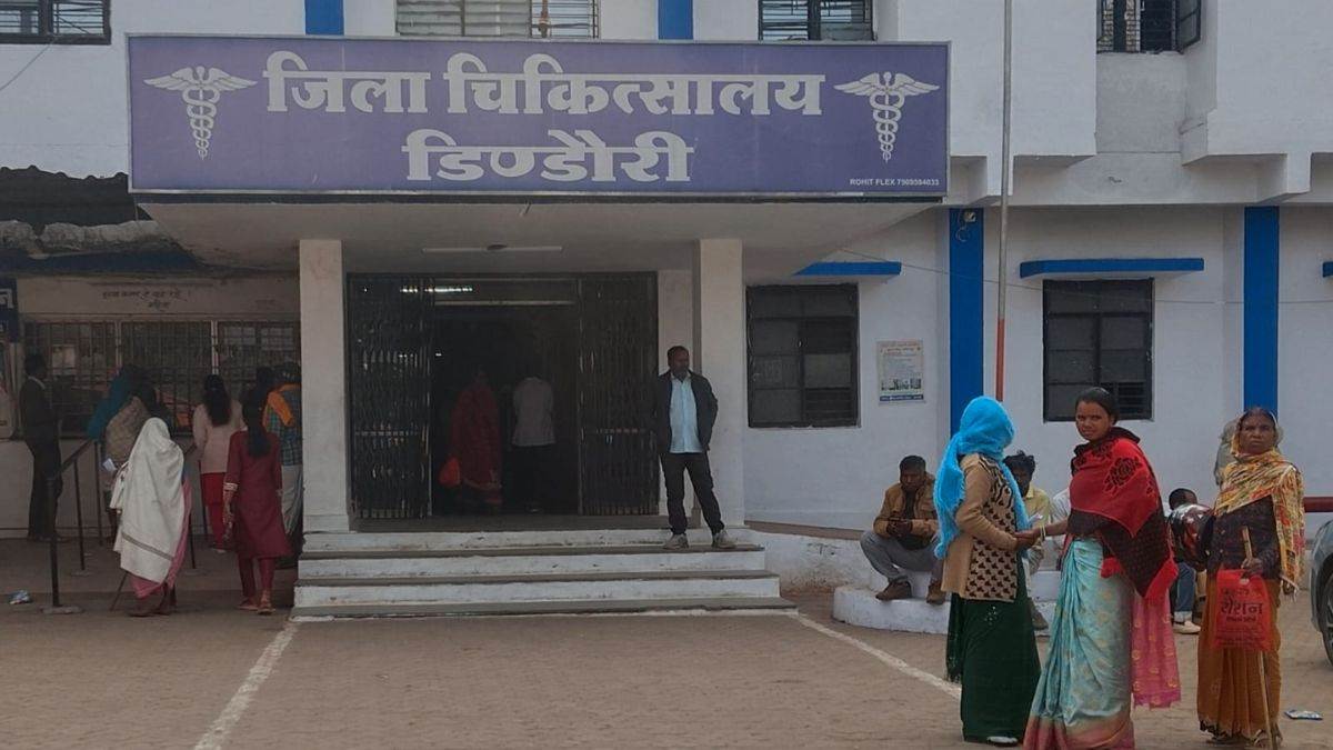 डिंडौरी के अस्पताल में डॉक्टर गायब, वीडियो वायरल, कलेक्टर ने 7 डॉक्टरों को भेजा कारण बताओ नोटिस
