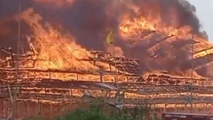 अयोध्या में बड़ा हादसा, परिवहन मंत्री के महायज्ञ में भीषण आग, अंतिम आहुति से पहले जलकर खाक हुई यज्ञशाला