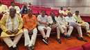 Chhattisgarh News: नए संसद भवन में छत्तीसगढ़ के सांसदों ने टेका माथा, अरुण साव ने किया सावरकर को नमन