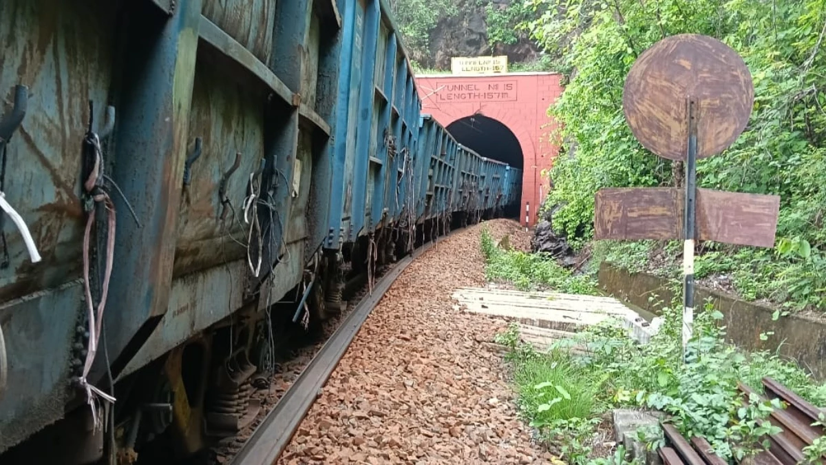 Chhattisgarh Train Accident : पटरी से उतरी मालगाड़ी, आवागमन बाधित, ट्रेनें रद्द और डायवर्ट, देखें सूची