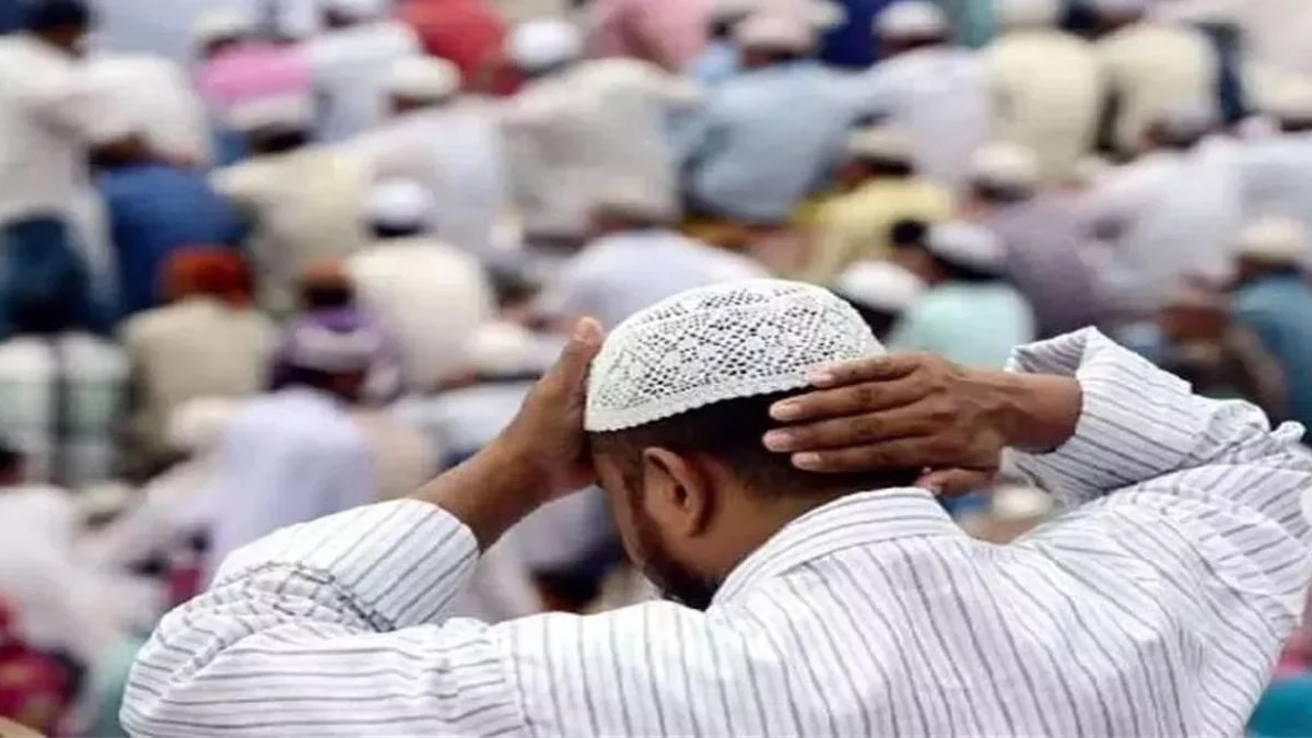 UP Conversion Case: ओम लिखा टैटू मिटवाकर करा दिया खतना, अब हिंदू से मुस्लिम बनने के लिए डाल रहे दबाव