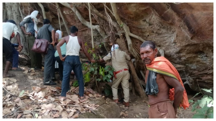 स्वजन देख रहे थे रास्ता, सीधी से 80 किमी दूर घने जंगल में मिला 15 दिन से लापता गुड़िया बैगा का शव