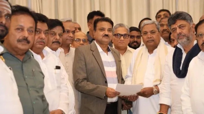 कर्नाटक के सीएम सिद्दरमैया ने दिया इस्तीफा, अब डीके शिवकुमार के हाथ में सत्ता की चाबी