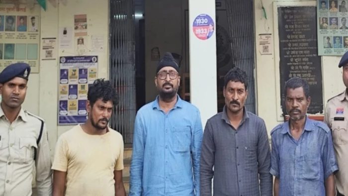 बीएसपी से 250 टन लौह स्क्रैप पार, चार गिरफ्तार फ्लू डस्ट में लोहे का सामान मिलाकर कर रहे थे चोरी