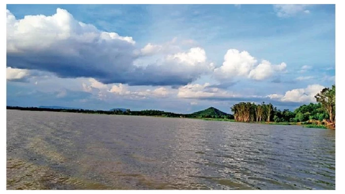 गर्मी के तीखे तेवर, बादलों ने 43.6 डिग्री पर रोका बिलासपुर का पारा; 29 से आंधी-बारिश के संकेत
