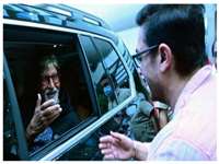 Big B meets Aamir: अमिताभ बच्चन की विंडो पर इस बाॅलीवुड स्टार ने किया नाॅक, वायरल हो रही फोटो