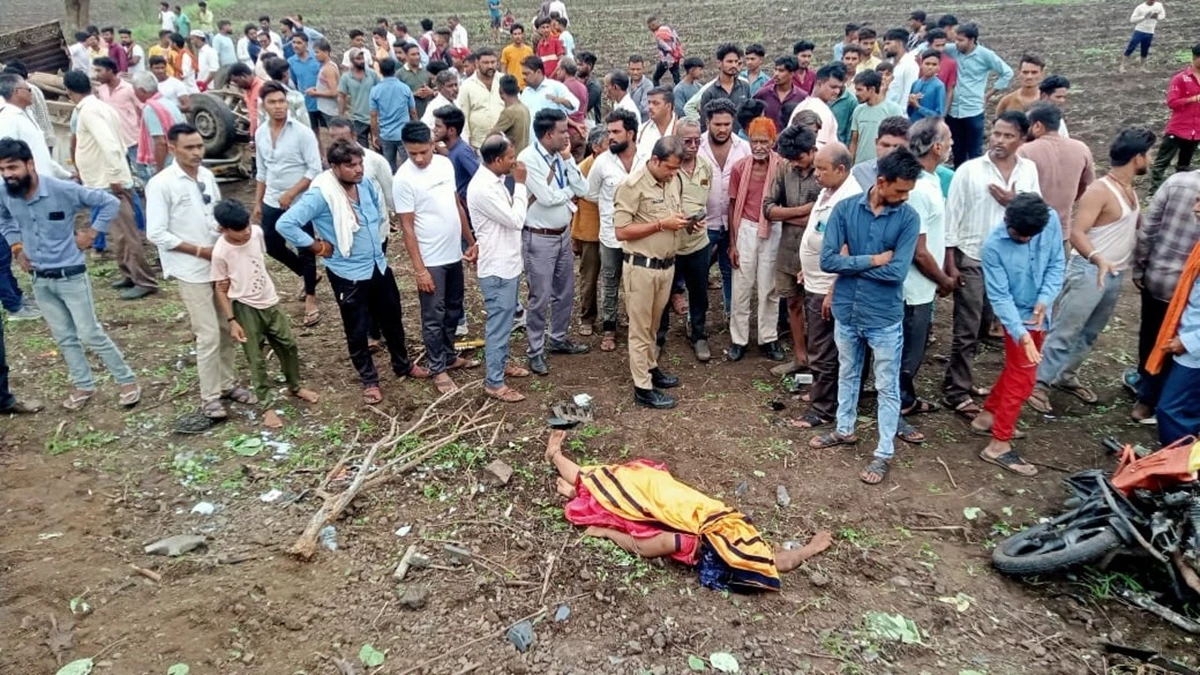 बुरहानपुर में इलाज करा लौट रहे मां-बेटे को गाड़ी ने मारी टक्कर, दोनों की मौत