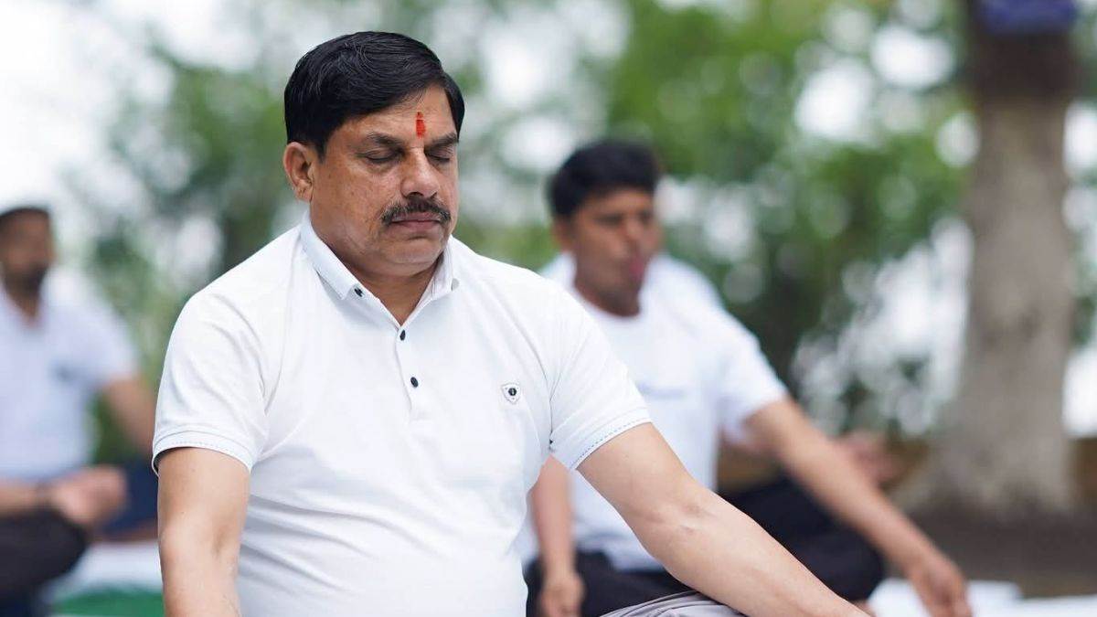 कुकरू की वादियों में सीएम मोहन यादव ने किया योग, तीन बच्चों को पोलियो की खुराक पिलाकर की अभियान की शुरुआत