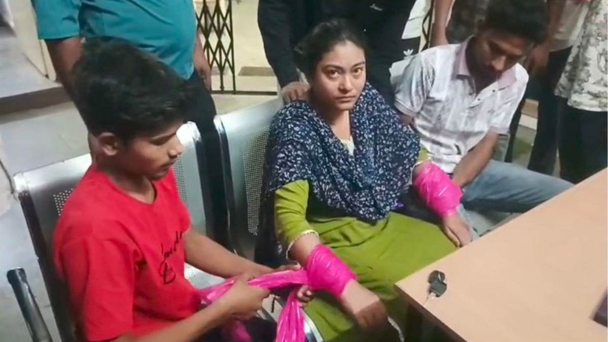 शिवपुरी: साथ चलने से मना किया तो शराबी पति ने पत्नी पर उस्तरे से किए ताबड़तोड़ वार, दोनों हाथ लहूलुहान
