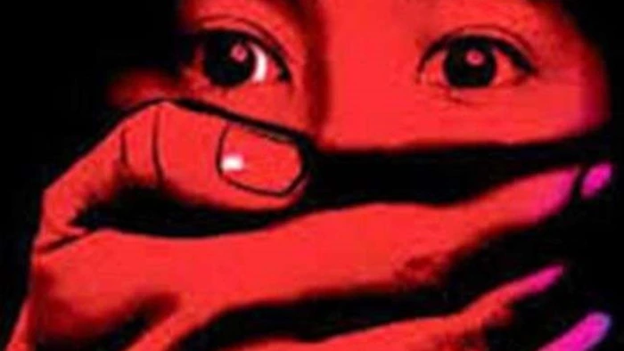 रायपुर में नानी के घर से लौट रही युवती का अपहरण, हाथ बांधकर खाट के नीचे छिपाया; परिजनों ने छुड़ाया