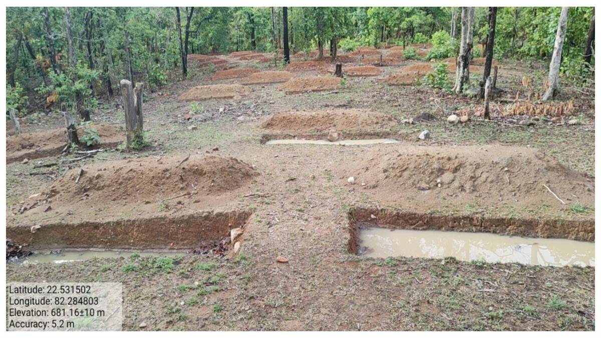 कंटूर ट्रेंच में भरा वर्षा जल, कटघोरा वनमंडल के जंगल में आएगी हरियाली