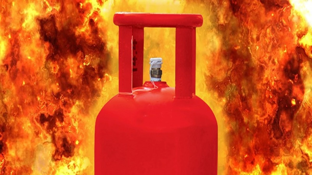 इंदौर में गैस रिफिलिंग के दौरान सिलेंडर में ब्लास्ट,दुकानदार सहित तीन गंभीर