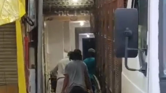 जबलपुर के गोल्डन ब्रायलर चिकन सेंटर में मरे मुर्गे वाहन से उतारकर बेचने का वीडियो वायरल