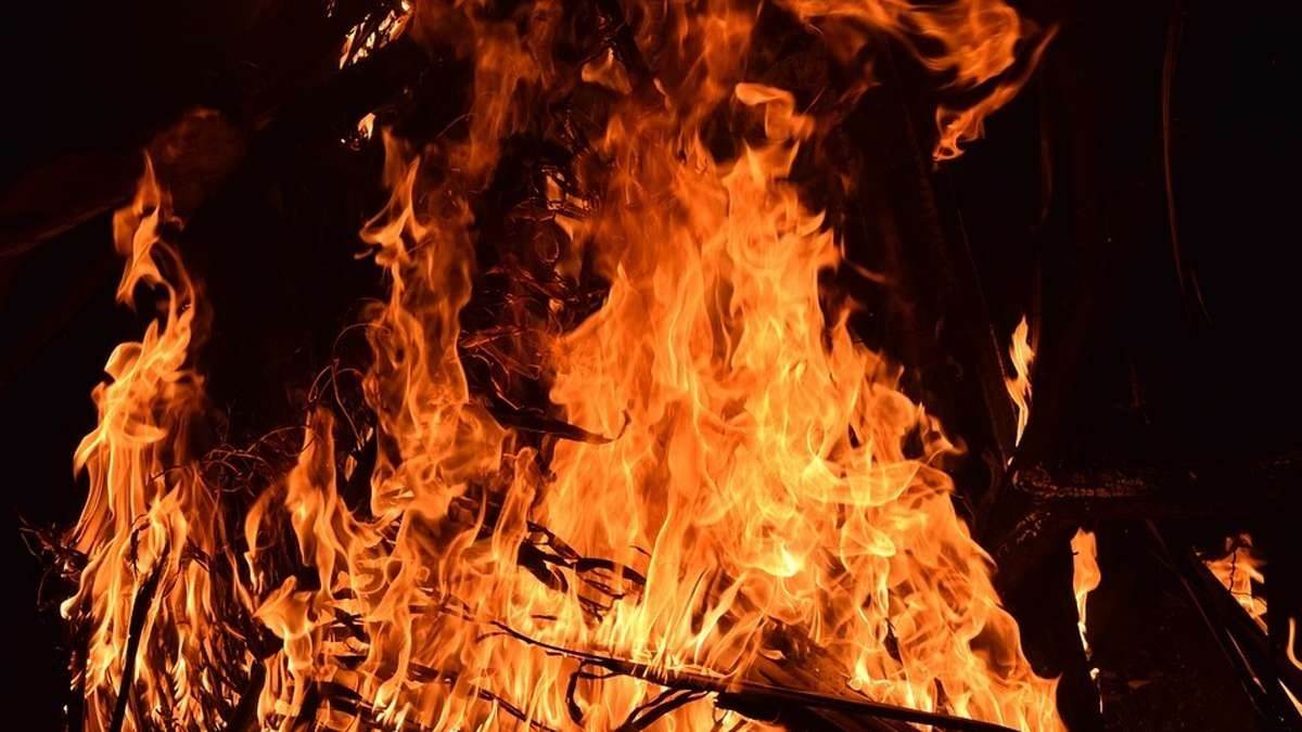 जबलपुर के खितौला में रंजिश का खतरनाक मोड़, युवक पर डाला पेट्रोल, बीड़ी की चिंगारी भड़की