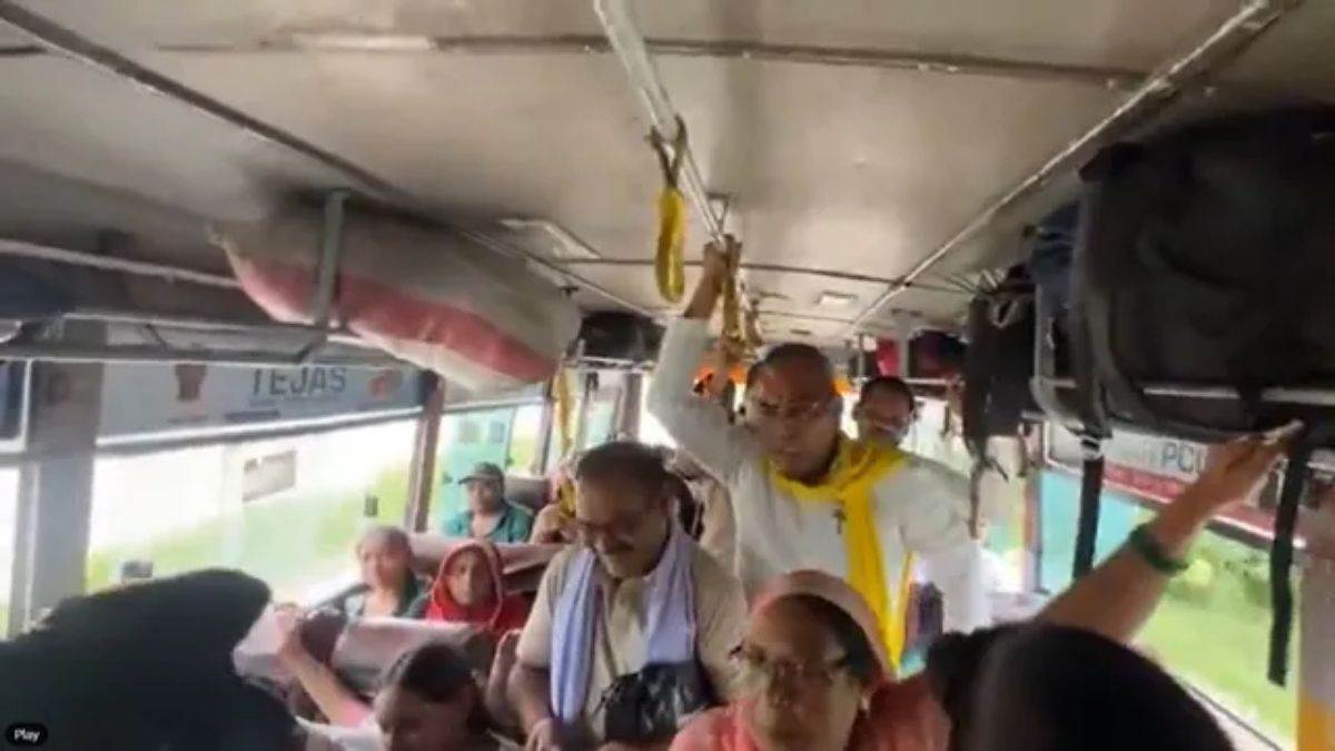 रक्षाबंधन पर महिलाओं की फ्री बस यात्रा का हाल जानने निकले योगी सरकार में मंत्री राजभर को 47 किमी खड़े होकर करनी पड़ी यात्रा