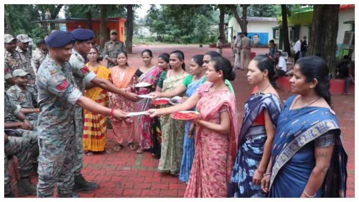 हथियार छूटे, हुनर जागा! कांकेर में आत्मसमर्पित नक्सलियों का रक्षाबंधन, जवानों ने लिया सुरक्षा का संकल्प