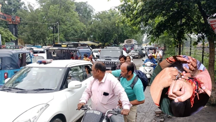 जबलपुर में अमृत योजना 2.0 के लिए खोदी सड़क बनी मुसीबत, पनेहरा से गोकलपुर तक लगा लंबा जाम