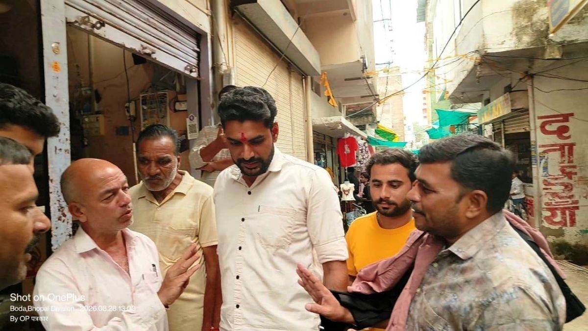 रक्षाबंधन पर राजगढ़ में नलों से आया पीला और बदबूदार पानी, जल आपूर्ति टीम से लोगों की हुई बहस, नल जल योजना पर उठे सवाल