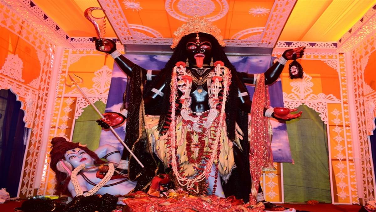 Maa Mahakali Pandal : मनोकामनाओं की मां काली ...