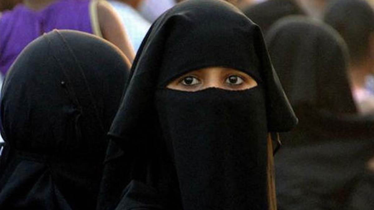 घर में दूसरी औरत को देख दंग रह गई पत्‍नी, पति ने चुपके से कर डाली थी दूसरी शादी, पोल खुली तो दिया तीन तलाक