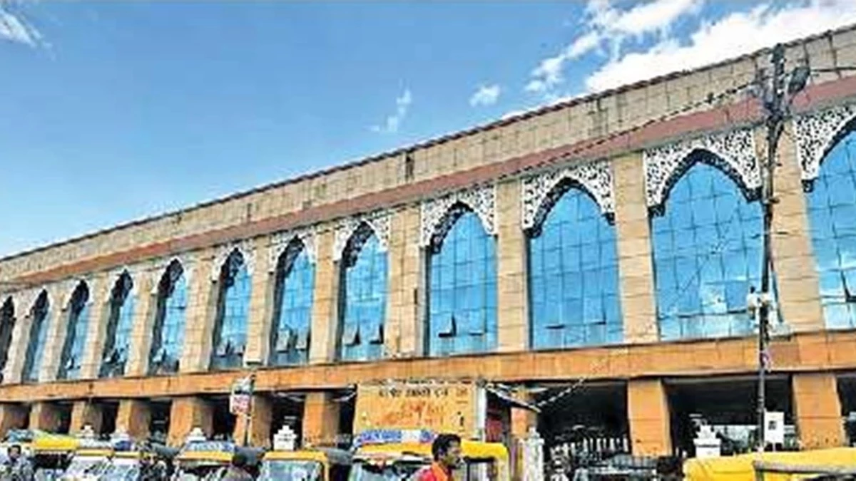 फूड सेफ्टी की अनदेखी, भोपाल रेलवे स्टेशन पर अवैध वेंडरों का कब्जा, यात्रियों की सेहत पर खतरा