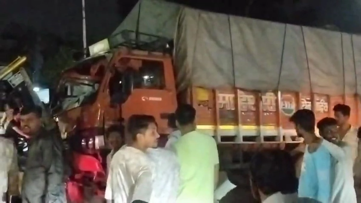 इंदौर में एक और हादसा, लोहा मंडी ब्रिज पर फेल हुआ ट्रक का ब्रेक; चार गाड़ियों को मारी टक्कर