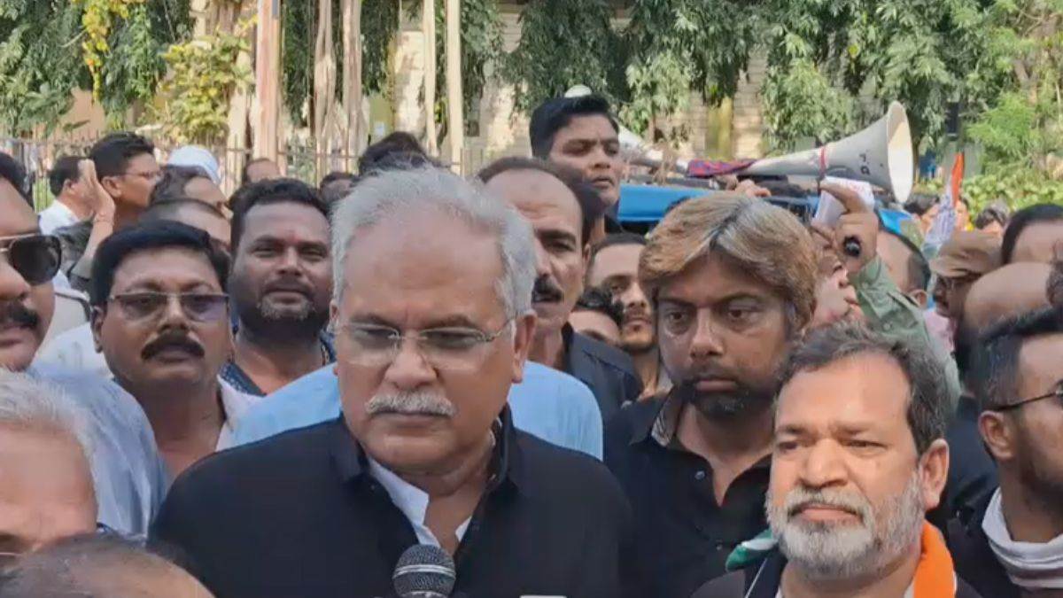 छत्तीसगढ़ में EVM के खिलाफ कांग्रेस का हल्लाबोल! भूपेश बघेल संग सड़क पर उतरे कार्यकर्ता, पुलिस से झड़प