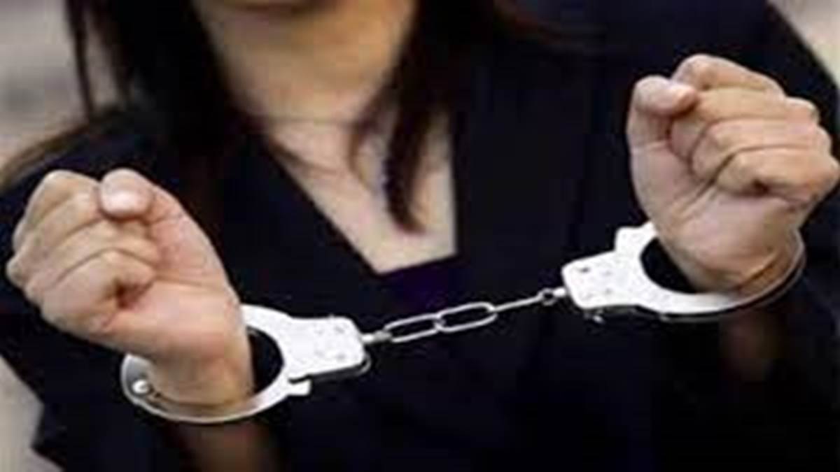 फेसबुक से दोस्ती के बाद 82 लाख की ठगी, भाजपा में बड़ा पद दिलाने की साजिश रचने वाली महिला मनेंद्रगढ़ से गिरफ्तार
