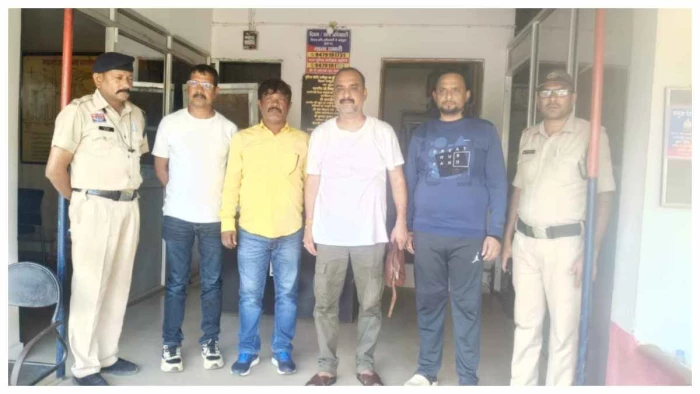 झारखंड से ओडिशा के रास्ते अंबिकापुर पहुंचे 4 कुख्यात गैंगस्टर गिरफ्तार, कार से भाग रहे थे यूपी-बिहार