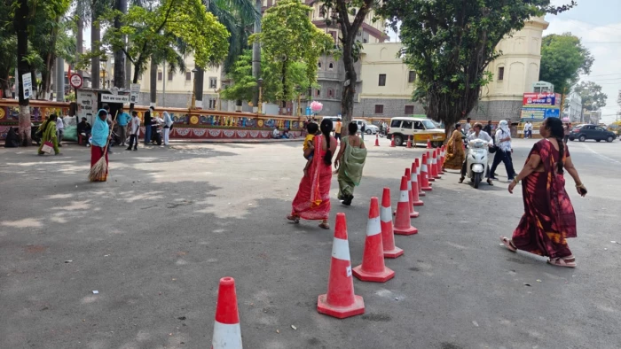 इंदौर में हुए हादसे के बाद राजवाड़ा नो बस जोन हुआ घोषित, ई-रिक्शा पर कोई रोक नहीं