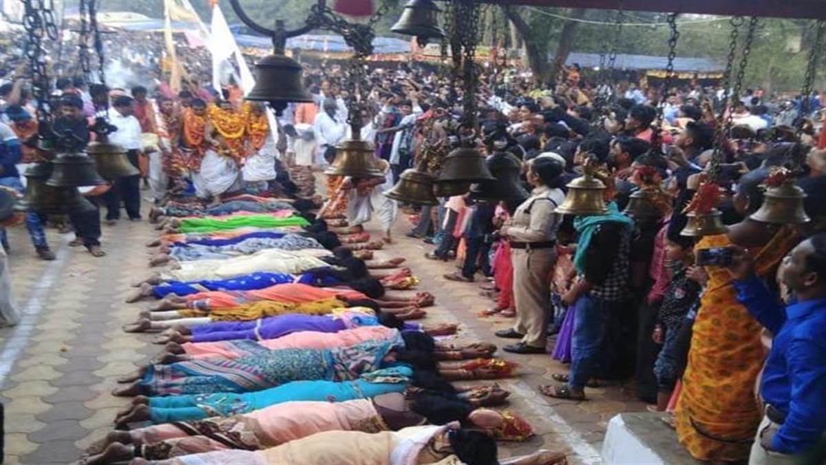 Dhamtari News: गंगरेल मड़ई में निःसंतान महिलाओं ने की पुत्र प्राप्ति की कामना, लोगों की उमड़ी भीड़, 54 गांवों के देवी- देवता हुए शामिल