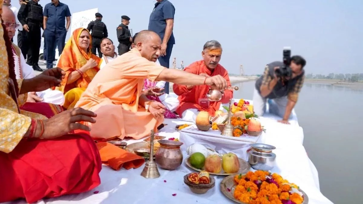 UP: सीएम योगी आदित्यनाथ की सुरक्षा में बड़ी चूक, जांच के आदेश; अफसरों पर होगी कार्रवाई