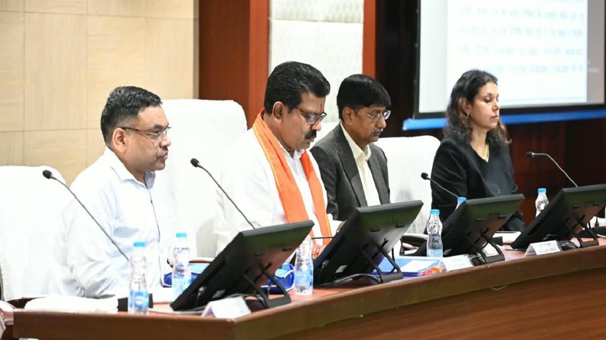 छत्तीसगढ़ में घुसपैठियों से काम कराया तो ठेकेदारों पर भी होगी कार्रवाई, 15 नवंबर से दो महीने तक चलेगी धड़ाधड़ कार्रवाई
