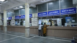 अब काउंटर पर भी बीमा का विकल्प, यात्रा के दौरान आप भी ले सकते हैं मात्र 45 पैसे में 10 लाख रुपये तक का लाभ